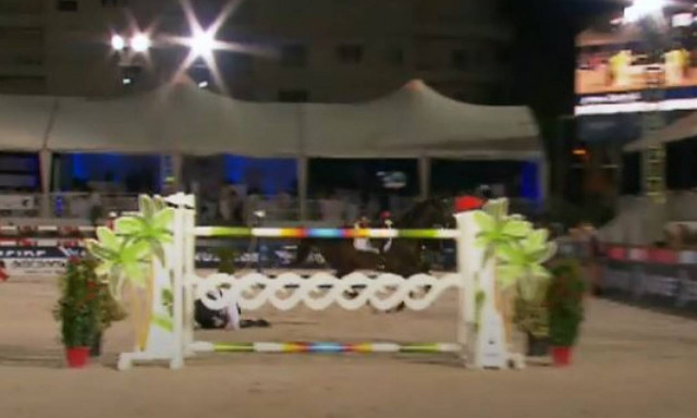 Ατύχημα για την Αθηνά Ωνάση: Έπεσε από το άλογο κατά τη διάρκεια αγώνων (vid)