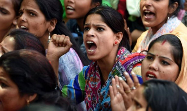 Φρίκη: 45χρονη βίαζε το 14χρονο γιο της γειτόνισσάς της