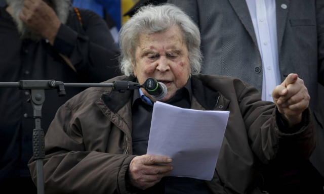 «Λάβρος» ο Μίκης κατά Κοτζιά - Καμμένου: «Μας πάνε σε πόλεμο με την Τουρκία»