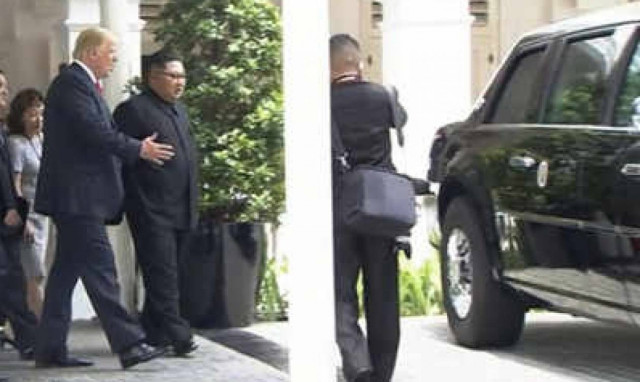 Όταν ο Τραμπ «ξενάγησε» τον Κιμ στο θωρακισμένο «κτήνος» του (video)