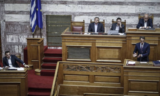 Βουλή LIVE: Ο Μητσοτάκης ανοίγει τα χαρτιά του για την πρόταση μομφής