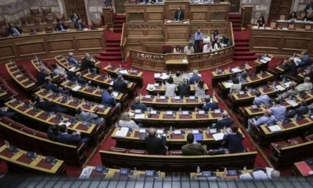 Άγρια «μάχη» στη συζήτηση για την πρόταση μομφής της ΝΔ κατά της κυβέρνησης