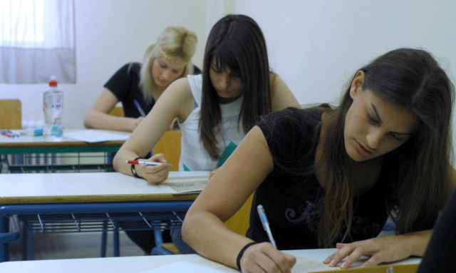 Αρχές Οικονομικής Θεωρίας (ΑΟΘ) Πανελλήνιες 2018: Κάντε κλικ και δείτε τα θέματα στο Newsbomb.gr