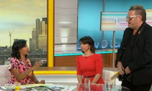 Πανικός «στον αέρα»: Έξαλλος καλεσμένος ξεκούμπωσε το φερμουάρ του και...