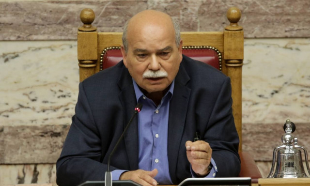 Οργή Βούτση: Εισηγούμαι να μην ξαναμιλήσει η Χρυσή Αυγή μέχρι να τελειώσει η διαδικασία (vid)