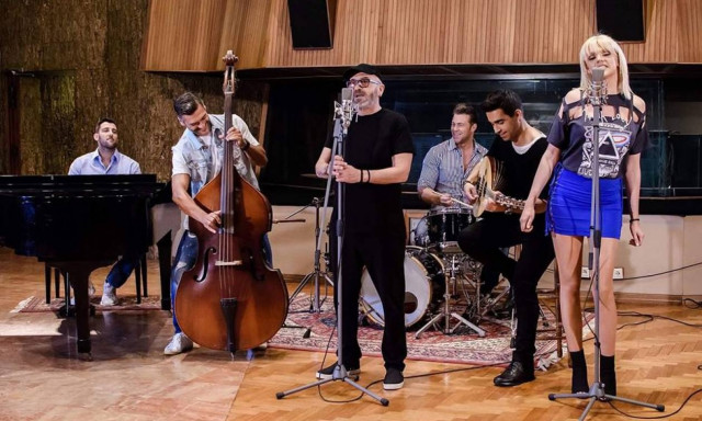 Σταμάτης Γονίδης: «Χαλί θα γίνει» για τη σύζυγό του και τους επώνυμους φίλους στη νέα του επιτυχία