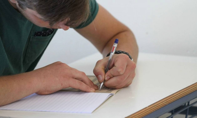 Πανελλήνιες 2018 ΕΠΑΛ: Δείτε τα θέματα και τις απαντήσεις στα σημερινά (18/06) εξεταζόμενα μαθήματα