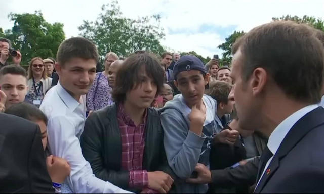 Ο Εμανουέλ Μακρόν τα «χώνει» άγρια σε μαθητή