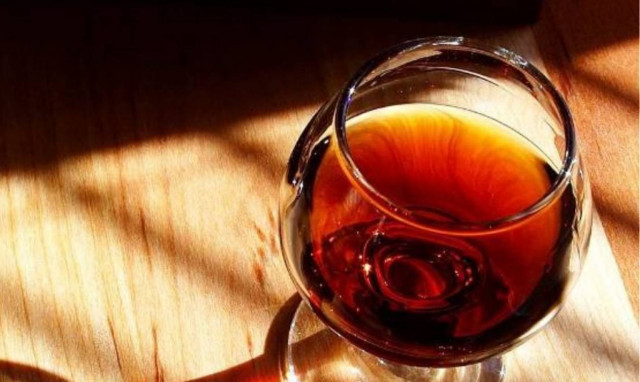 Νέα έρευνα επιβεβαιώνει: Πιείτε λίγο, κάνει καλό!