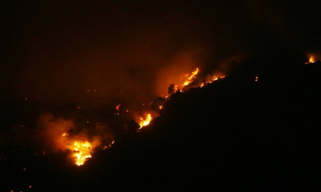 Ανεξέλεγκτη η πυρκαγιά στον Πύργο Τυλληρίας - Τη βοήθεια του Ισραήλ ζήτησε η Κύπρος (map)