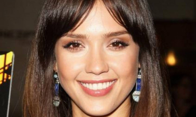 Αν διστάζεις να κόψεις αφέλειες με το μακρύ καρέ, τότε με αυτά τα παραδείγματα θα το ξανασκεφτείς!