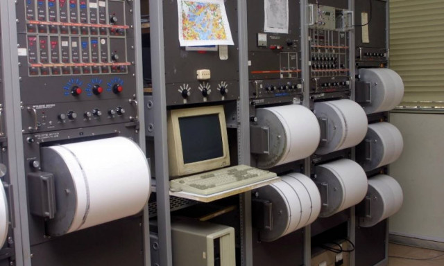 Σεισμός: Στο «χορό» των Ρίχτερ η Ελλάδα - Ο Εγκέλαδος «χτύπησε» σε Θεσσαλονίκη και Πύλο