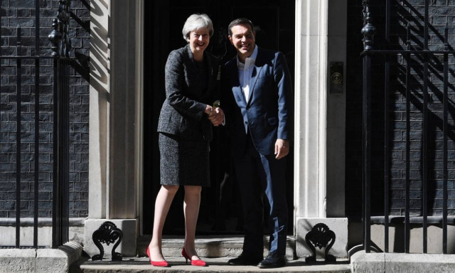 Τσίπρας από Λονδίνο για Λαζαρίδη: Είμαστε πολύ σκληροί για να πεθάνουμε (vids+pics)