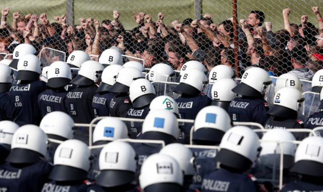 Τι φοβούνται; Μυστηριώδης εντολή για πολεμική άσκηση εναντίον προσφύγων στα σύνορα της Αυστρίας