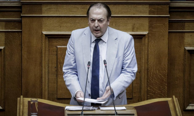 «Μετωπική» κυβέρνησης - ΝΔ μετά τη «φυγή» Λαζαρίδη από τους ΑΝ.ΕΛ.