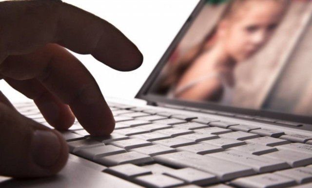 Φθιώτιδα: Εκατοντάδες φωτογραφίες παιδικής πορνογραφίας είχε ο 52χρονος που ασέλγησε σε ανήλικη