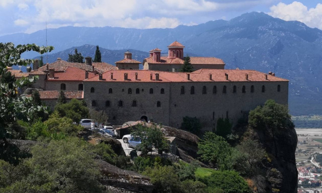 Θεσσαλία: Τα θρησκευτικά μνημεία προσελκύουν Έλληνες και ξένους τουρίστες (pics)