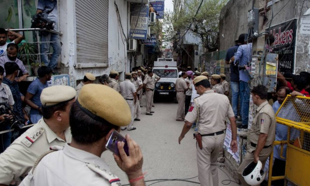 Μυστήριο στην Ινδία: Δέκα μέλη οικογένειας βρέθηκαν απαγχονισμένα στο σπίτι τους (pics&vid)