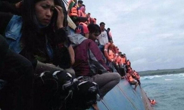 Δραματικές εικόνες από ναυάγιο φέρι μποτ σοκάρουν τον πλανήτη