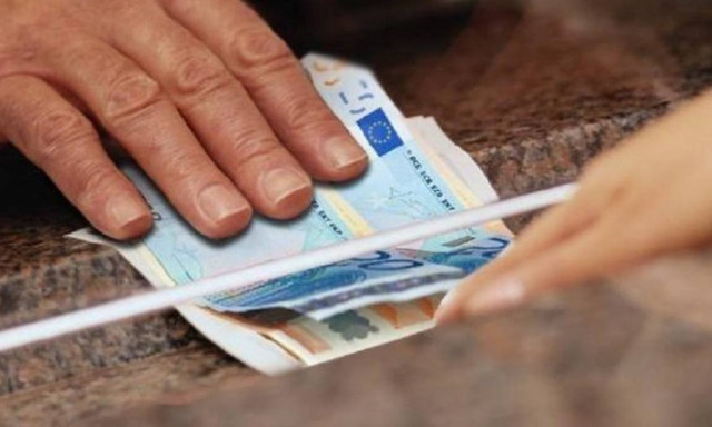 Συντάξεις: Ποιοι θα δουν μείωση έως 350 ευρώ