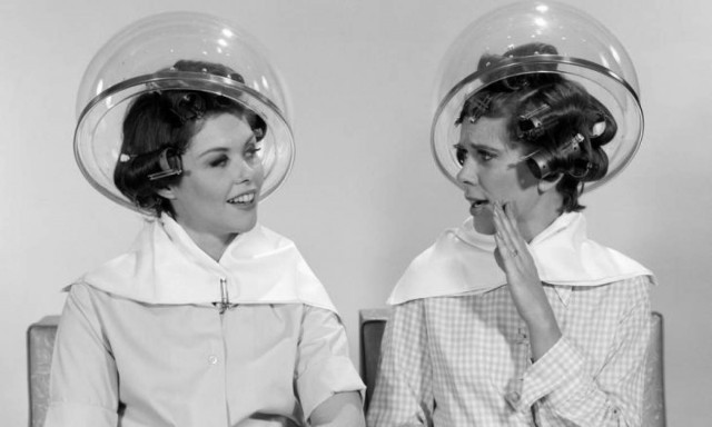 Κουτσομπολεύεις με τις φίλες σου; Η επιστήμη χειροκροτά