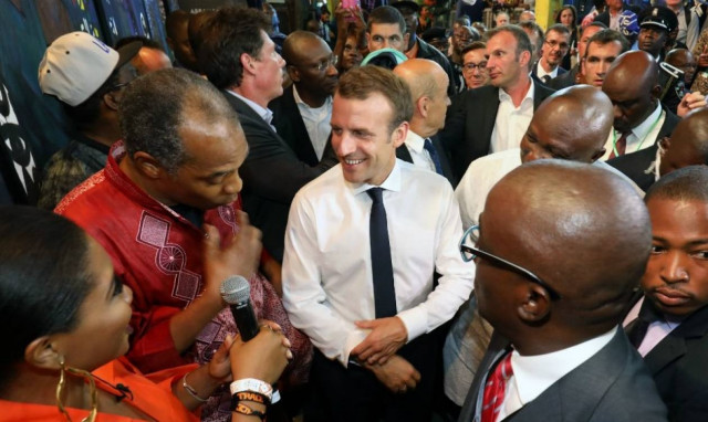 Ο Μακρόν παρότρυνε τους Αφρικανούς να παραμείνουν και να επιτύχουν στις χώρες τους