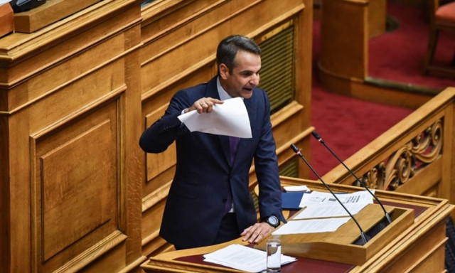 Μητσοτάκης για Τσίπρα: «Κωλοτούμπας» που χόρευε... τσάμικο!