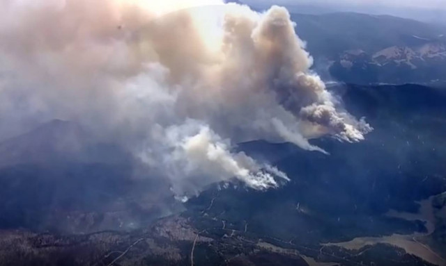 Τεράστια πυρκαγιά μαίνεται ανεξέλεγκτη σε Καλιφόρνια και Όρεγκον – Τουλάχιστον ένας νεκρός (Vid)