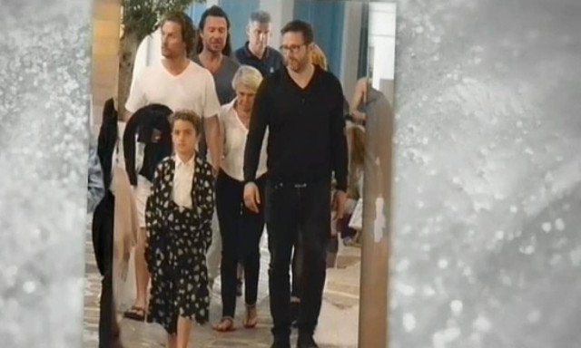 Από τη Μύκονο στην Αντίπαρο συνεχίζουν τις διακοπές τους διάσημοι σταρ του Χόλιγουντ (vid)