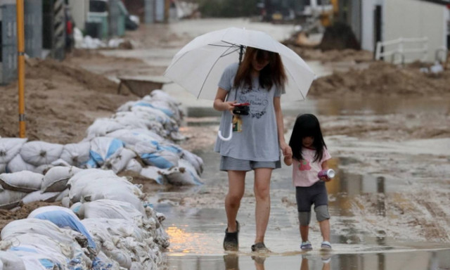 Βιβλική καταστροφή: Φονικές πλημμύρες «έπνιξαν» την Ιαπωνία (pics)