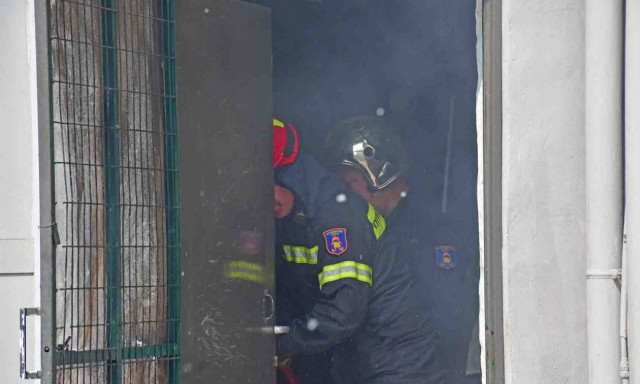 Αναστάτωση στο Ναύπλιο: Μεγάλη φωτιά σε εστιατόριο (vid-pics)