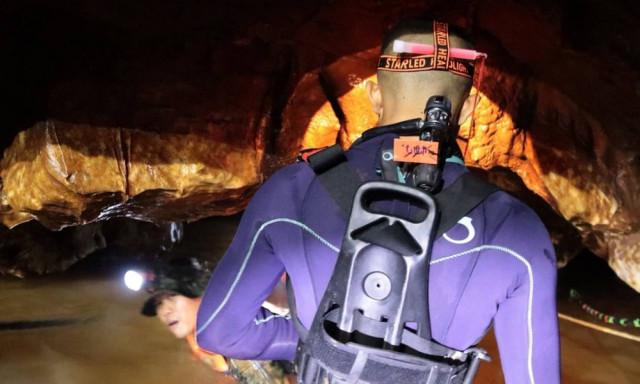 Θαύμα στην Ταϊλάνδη: Βγήκαν τα πρώτα παιδιά από το σπήλαιο - Δείτε τις πρώτες φωτογραφίες