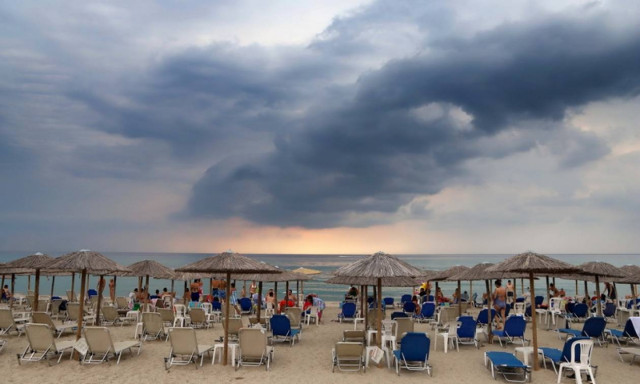 Καιρός: Σαρώνει στο πέρασμά της η κακοκαιρία - Συνεχίζονται και σήμερα τα ακραία φαινόμενα (pics)