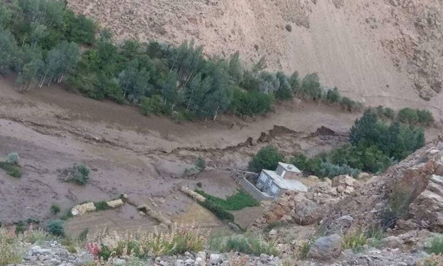 Αφγανιστάν: Τουλάχιστον 10 νεκροί από κατολίσθηση (pics)