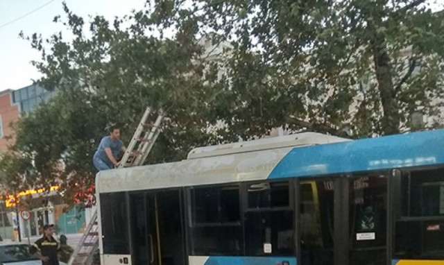 Φωτιά σε λεωφορείο στη Λ. Κηφίσιας