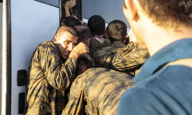 Πραξικόπημα Τουρκία: Ισόβια στους 72 στρατιώτες που αιματοκύλησαν τη γέφυρα του Βοσπόρου (Pics+Vid)