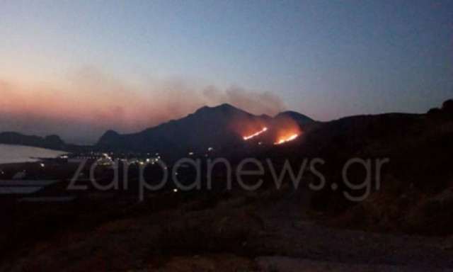 Υπό μερικό έλεγχο η πυρκαγιά στη Φαλάσαρνα Χανίων