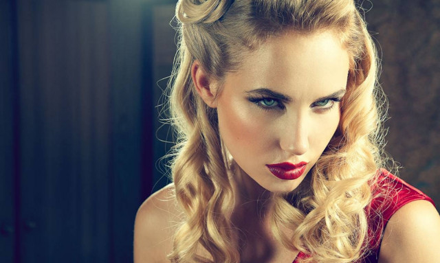 Σάλος: Ηθοποιός κατηγορεί για βιασμό διάσημο σκηνοθέτη