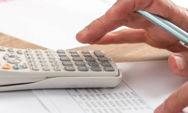 «Τσουνάμι» φόρων το επόμενο εξάμηνο: Πώς θα πληρώσετε τους φόρους σε δόσεις