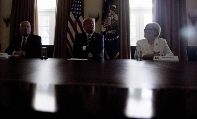 Λευκός Οίκος: Έσβησαν τα φώτα την ώρα που μιλούσε ο Τραμπ - Πώς αντέδρασε (vid)