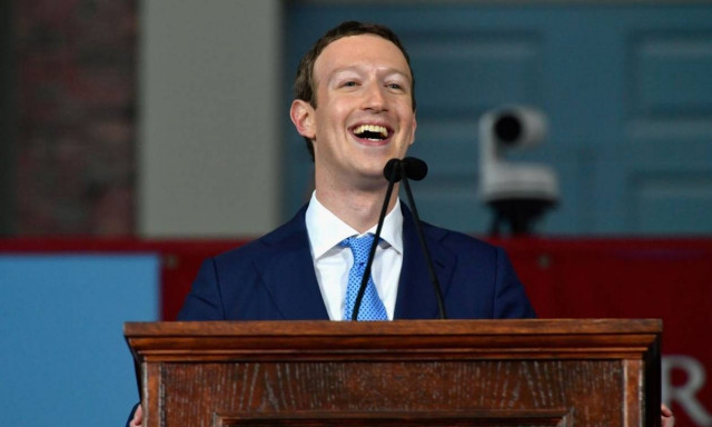 Στο επίκεντρο και πάλι ο Ζάκερμπεργκ: Δεν θέλει να διαγράψει τους αρνητές του Ολοκαυτώματος