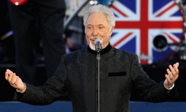 Εσπευσμένα στο νοσοκομείο ο Τομ Τζόουνς