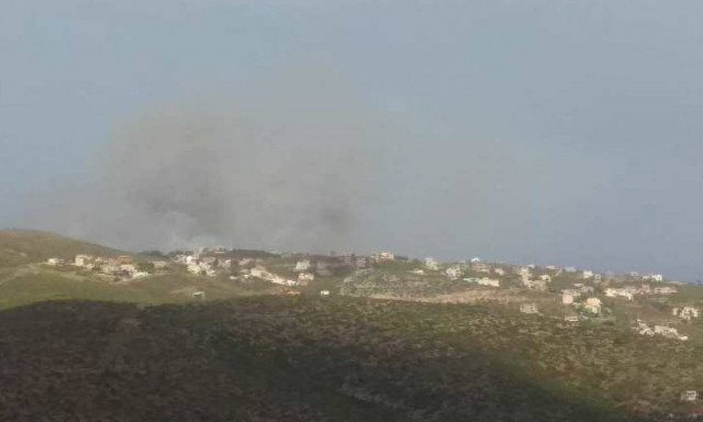 Φωτιά ΤΩΡΑ στην Πεντέλη: Καίγονται σπίτια στην Πεντέλη