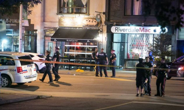 Σοκ από την επίθεση στο Τορόντο: «Τον είδα να εκτελεί εν ψυχρώ μια γυναίκα» (pics&vids)