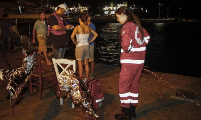 Φωτιά ΤΩΡΑ: Ασύλληπτες εικόνες στη Ραφήνα - Τα σκάφη φέρνουν συνέχεια νεκρούς (pics)