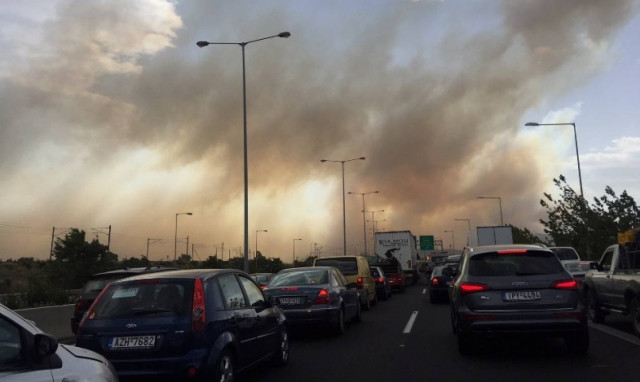 Φωτιά ΤΩΡΑ: Ανοιχτή η Εθνική Οδός Αθηνών - Κορίνθου και στα δύο ρεύματα κυκλοφορίας
