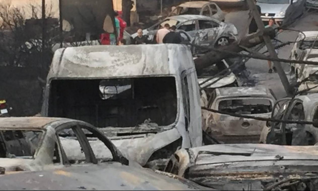 Εικόνες ΣΟΚ - Φωτιά Μάτι: Ανασύρουν συνεχώς νεκρούς από σπίτια και αυτοκίνητα (pics-vids)