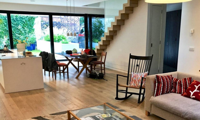 Η Airbnb καλεί τους ιδιοκτήτες στην Αττική να δώσουν τα σπίτια τους στους πυρόπληκτους