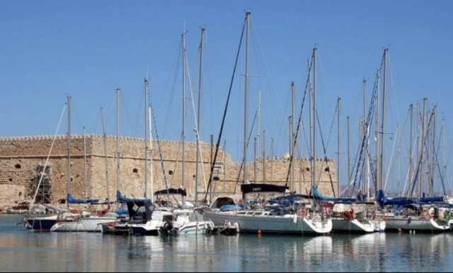 Αναστάτωση στο Ηράκλειο: Λιμενικός εκτός υπηρεσίας έσωσε παιδί που έπεσε στη θάλασσα!