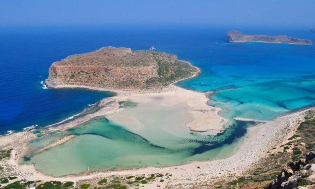 Ο εξωτικός Μπάλος μέσα από τη ματιά τουριστών που λάτρεψαν την παραλία